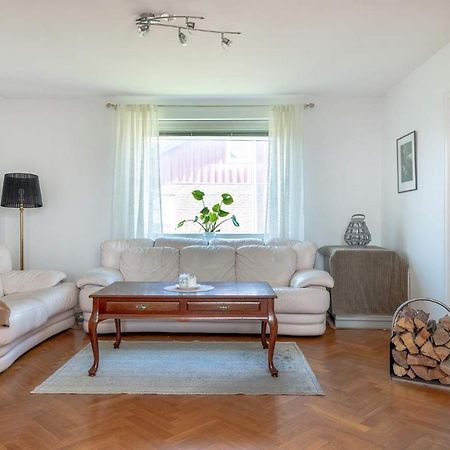 White & Bright Room In A Shared Apartment 哥德堡 外观 照片