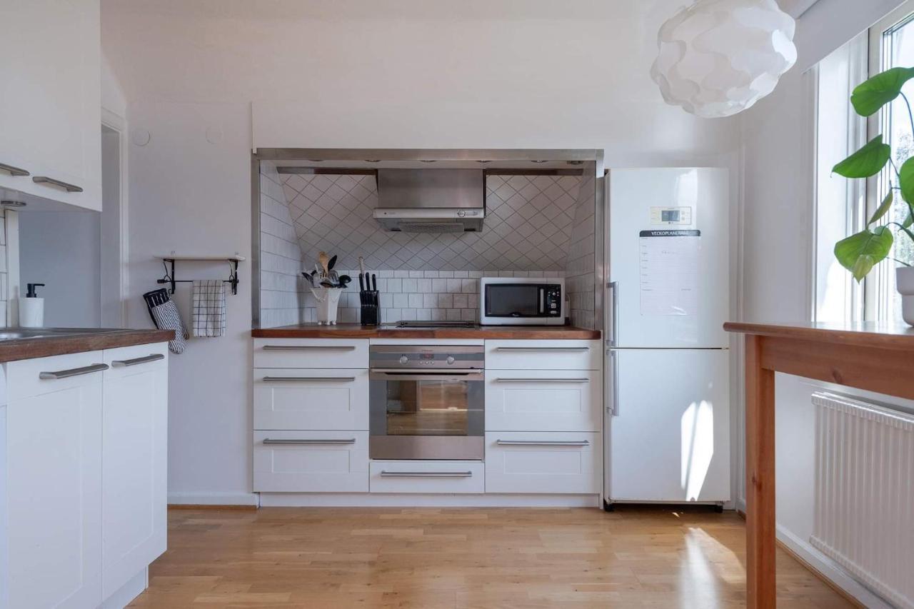 White & Bright Room In A Shared Apartment 哥德堡 外观 照片